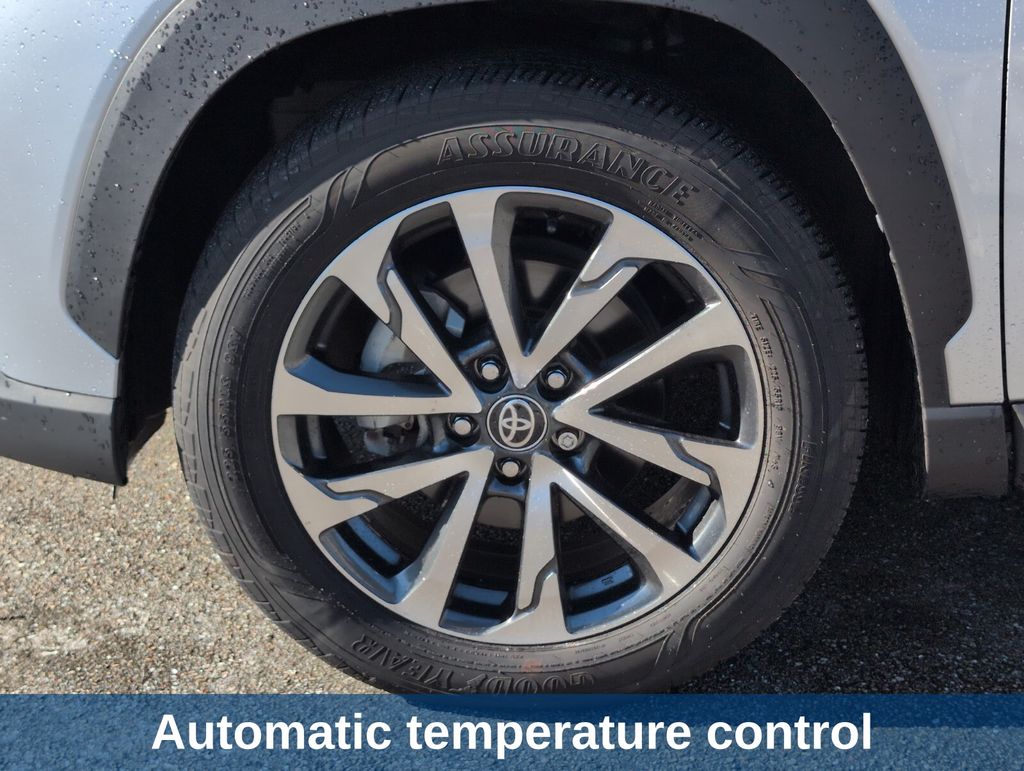 Thumbnail: 2023 Toyota Corolla Cross - 8