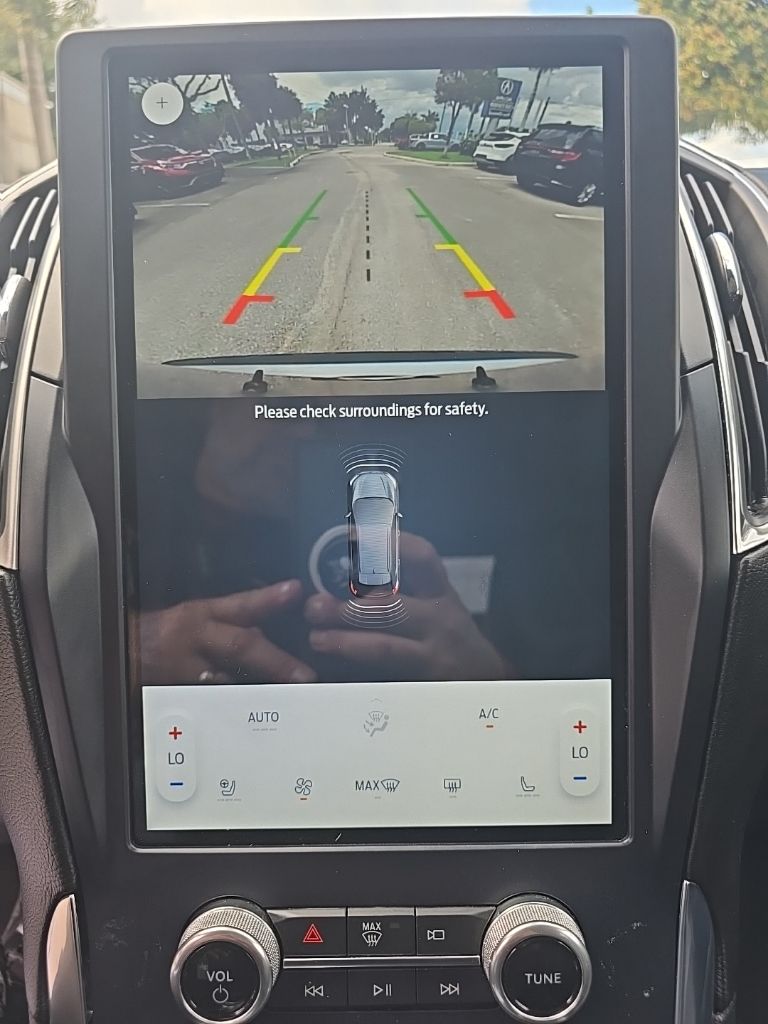 Thumbnail: 2022 Ford Edge - 25