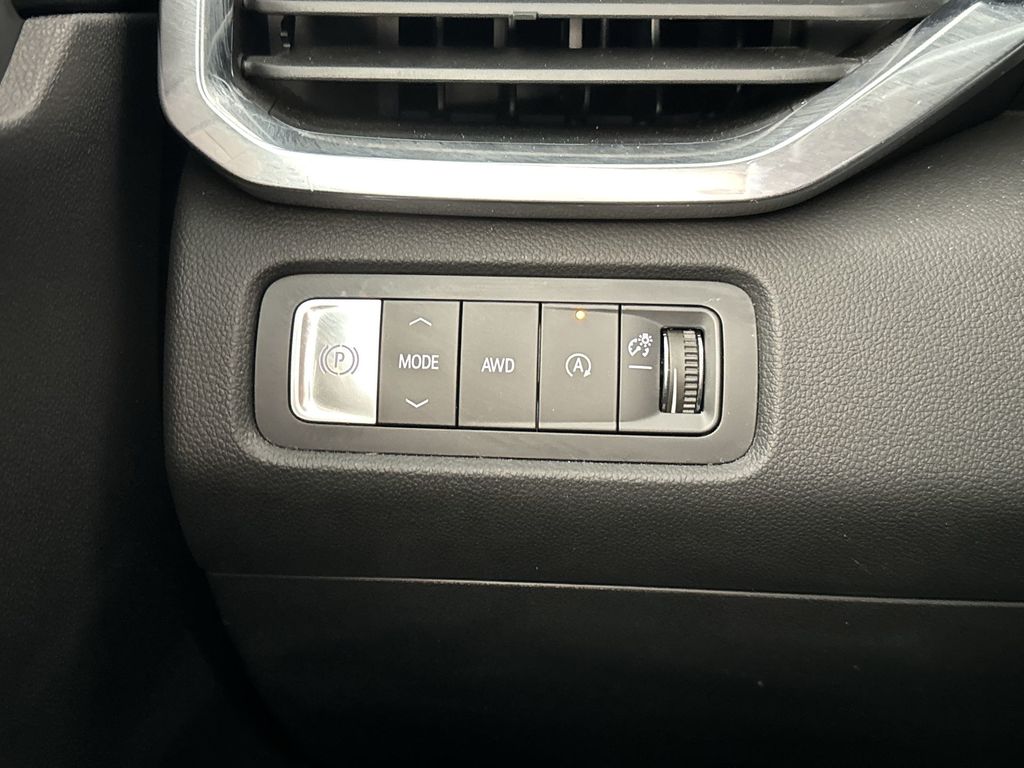 Thumbnail: 2024 GMC Acadia - 18