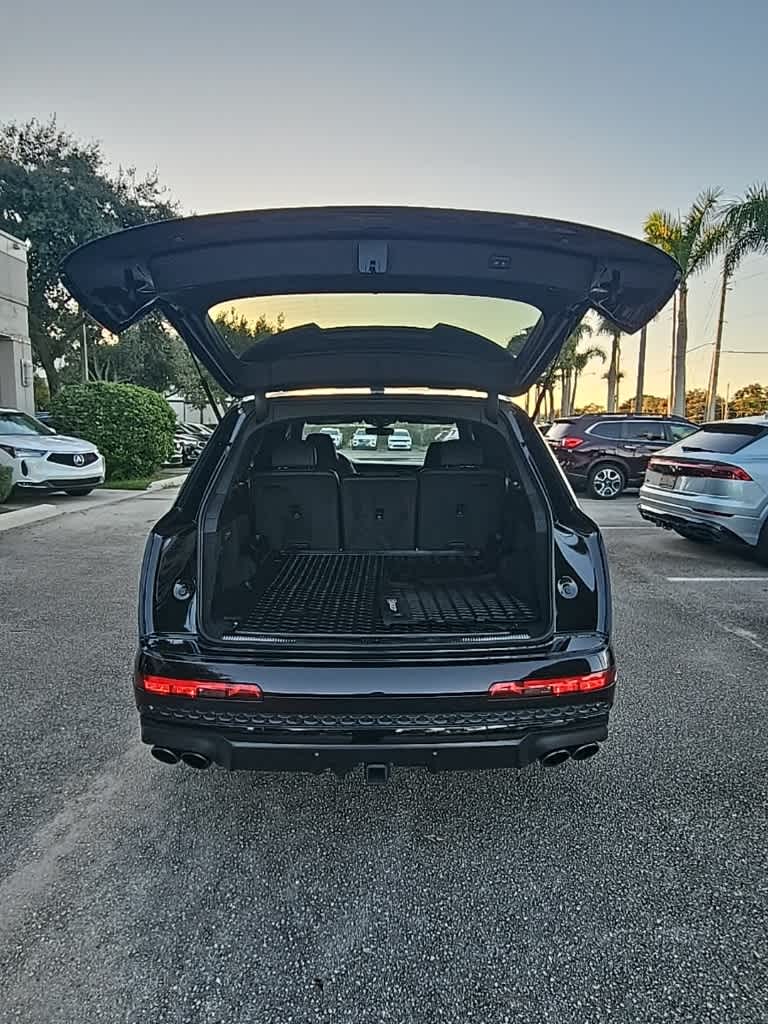 Thumbnail: 2025 Audi SQ7 - 6