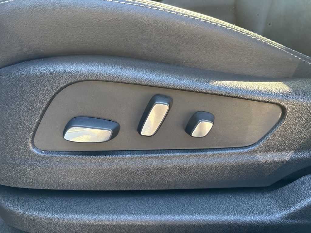 Thumbnail: 2022 Cadillac XT5 - 13