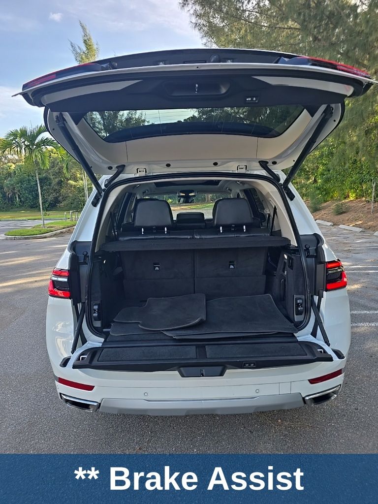 Thumbnail: 2023 BMW X7 - 10