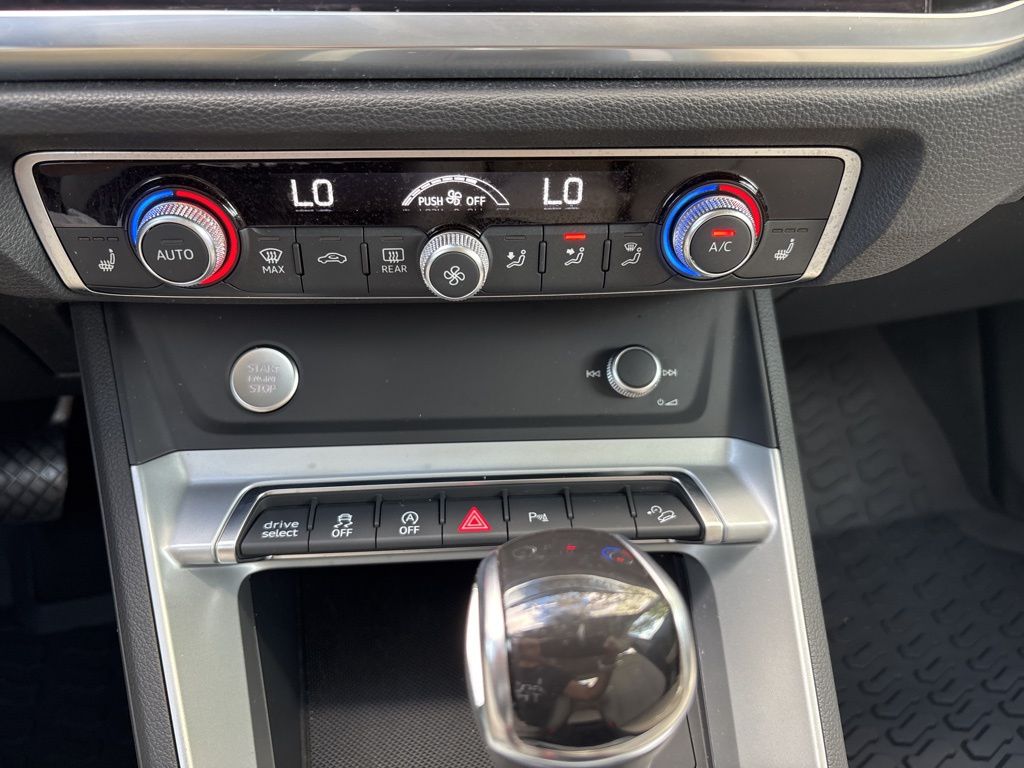 Thumbnail: 2020 Audi Q3 - 29