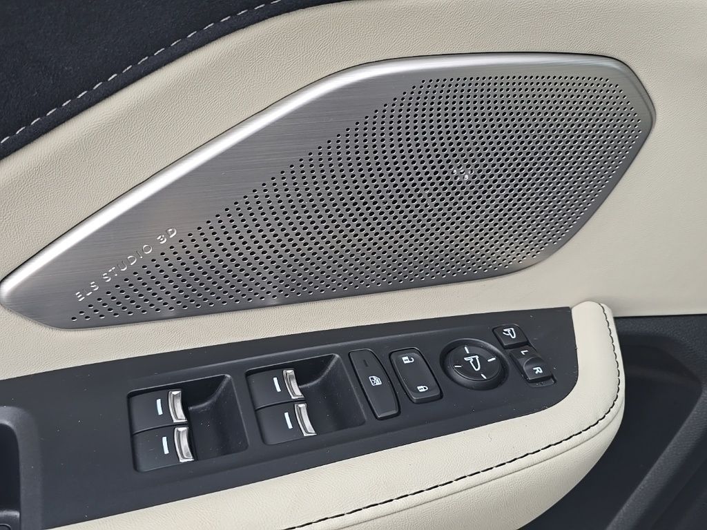 Thumbnail: 2025 Acura RDX - 16