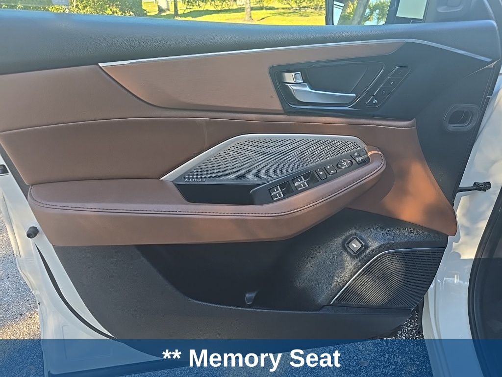 Thumbnail: 2023 Acura MDX - 19