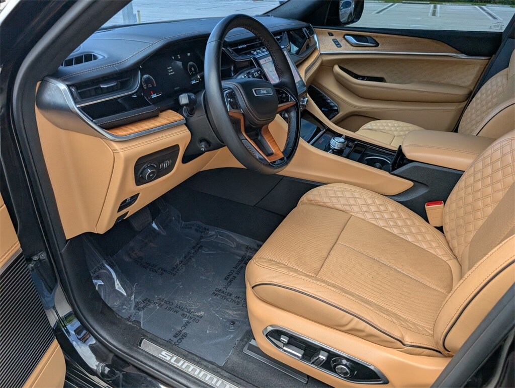 Thumbnail: 2022 Jeep Grand Cherokee - 14