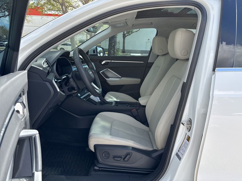 Thumbnail: 2020 Audi Q3 - 12