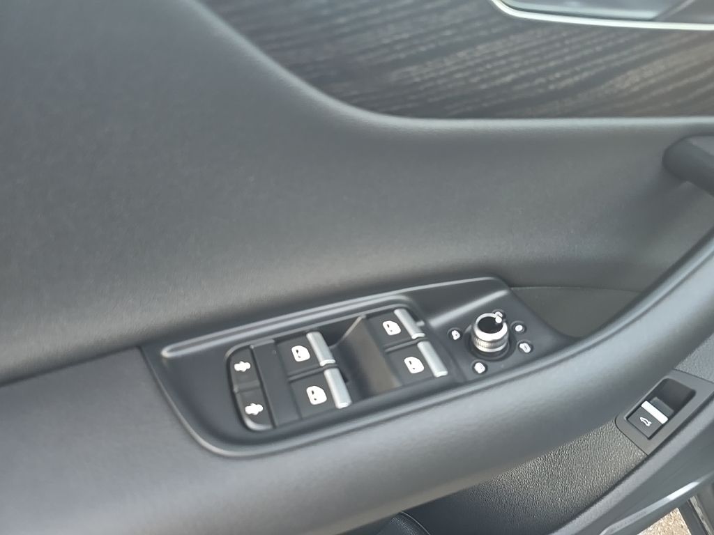 Thumbnail: 2021 Audi Q7 - 25