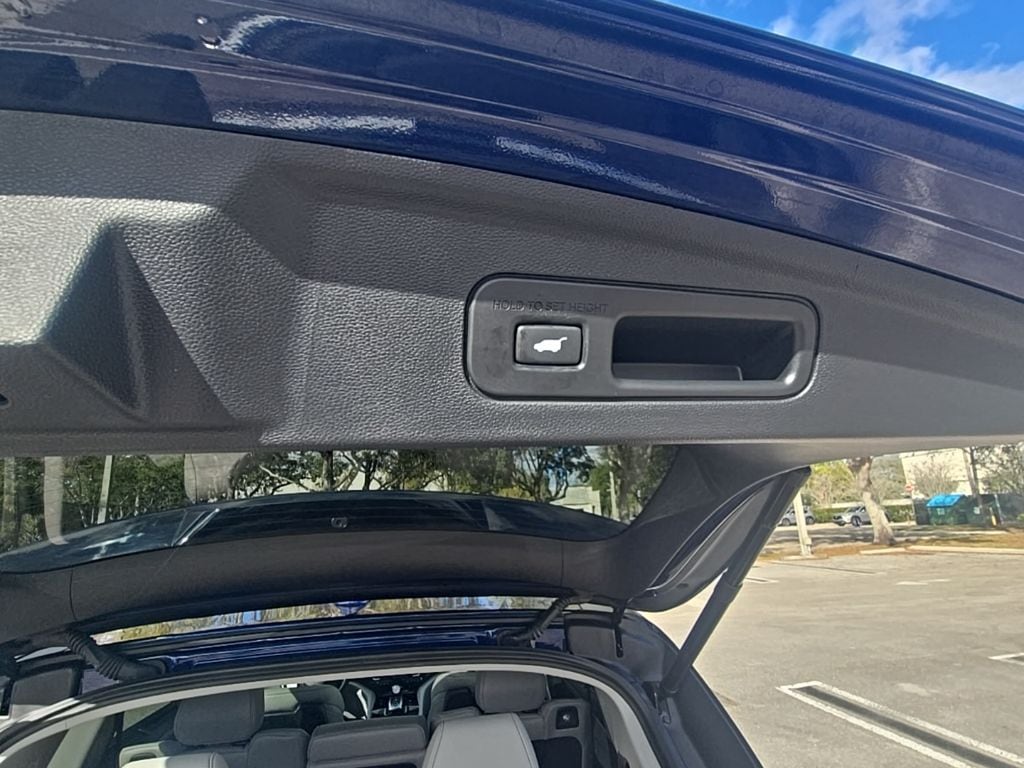 Thumbnail: 2023 Acura MDX - 39