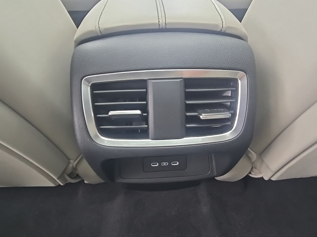 Thumbnail: 2025 Acura RDX - 32