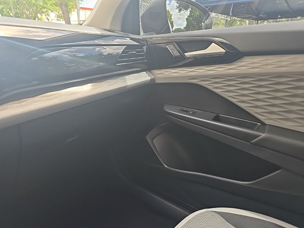 Thumbnail: 2022 Volkswagen Taos - 23