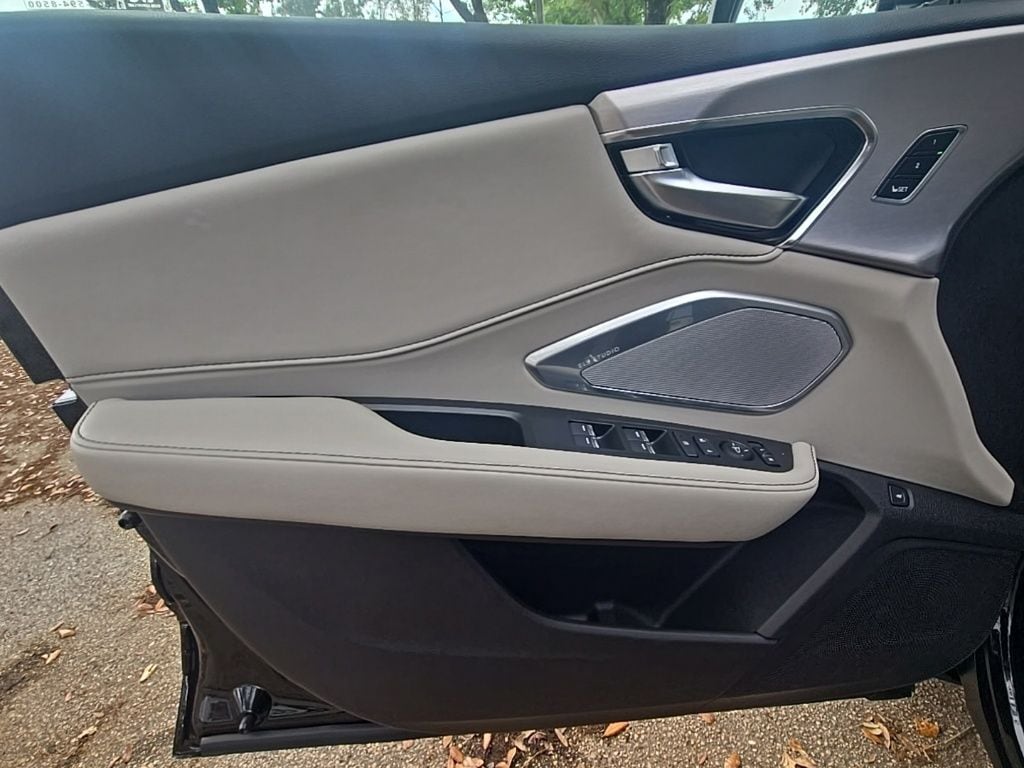 Thumbnail: 2025 Acura RDX - 11