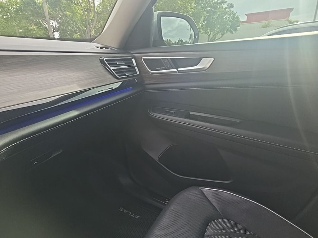 Thumbnail: 2024 Volkswagen Atlas - 28