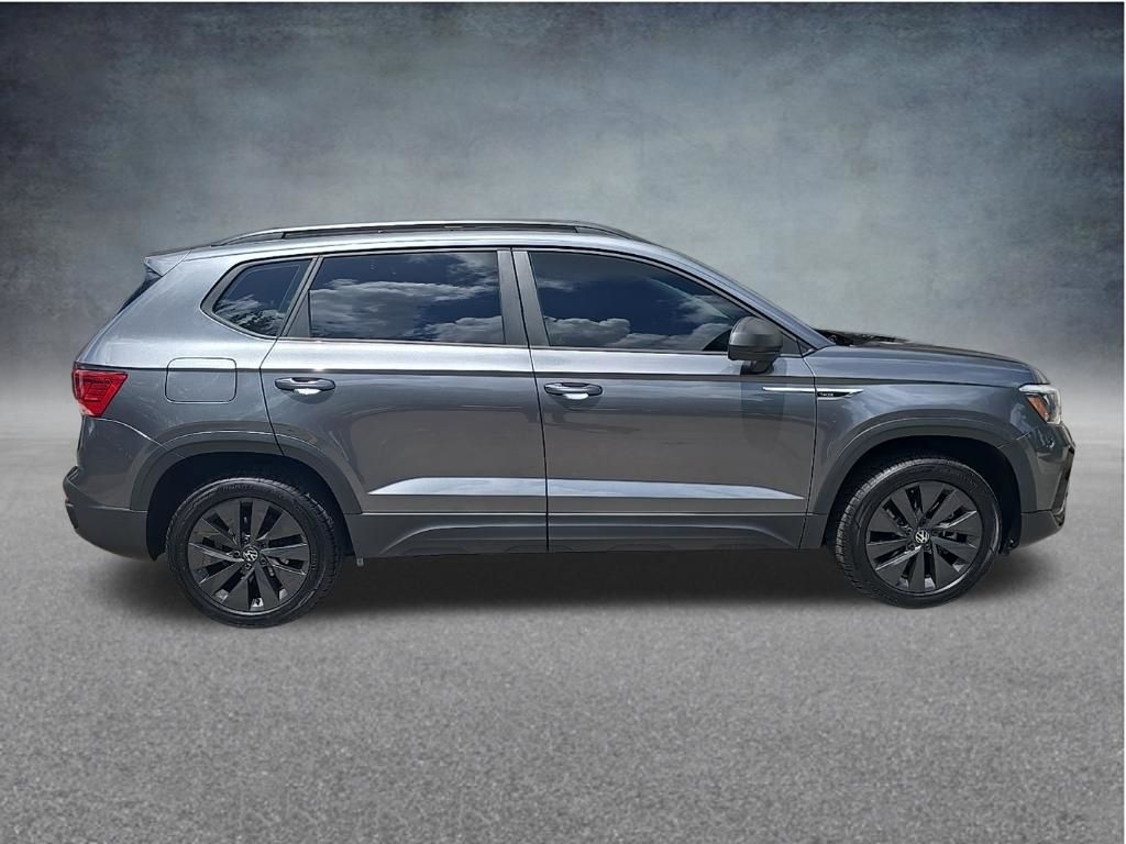 Thumbnail: 2022 Volkswagen Taos - 4