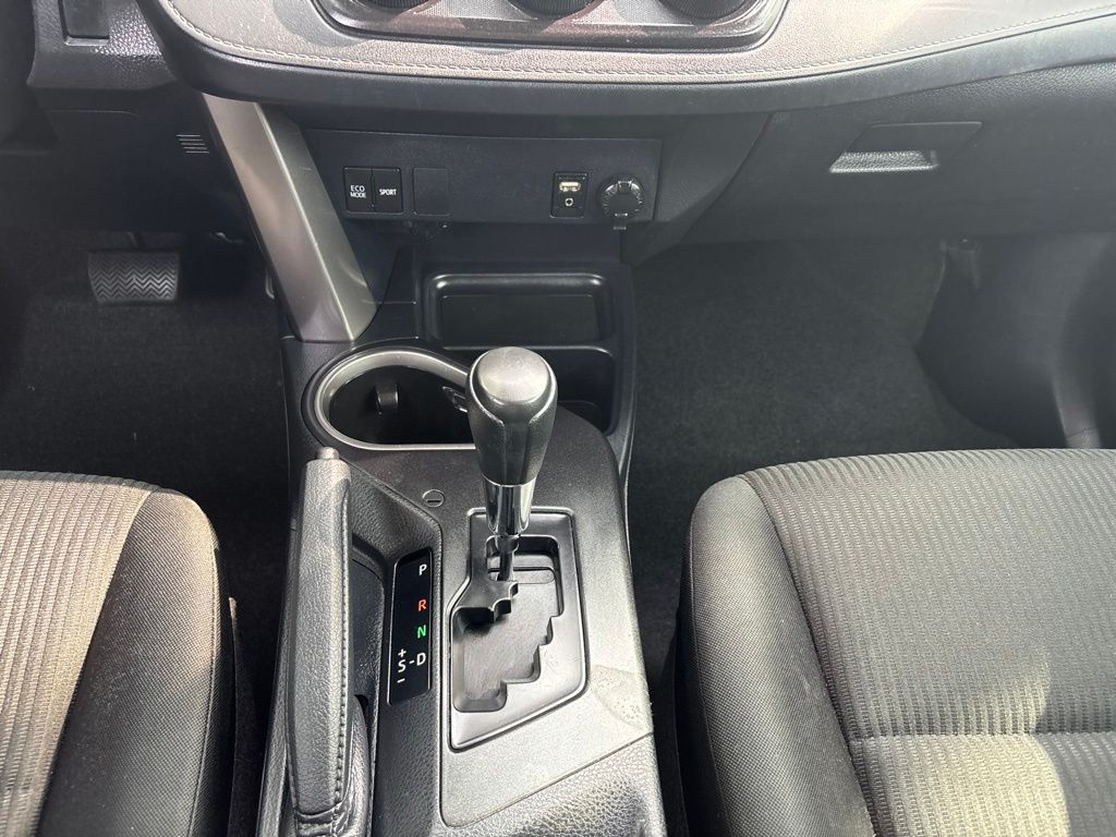 Thumbnail: 2017 Toyota RAV4 - 24