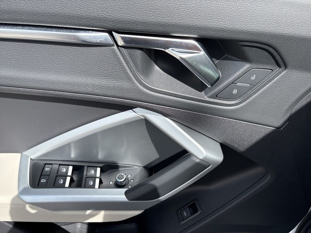 Thumbnail: 2020 Audi Q3 - 15