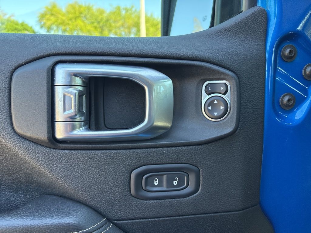 Thumbnail: 2021 Jeep Gladiator - 12