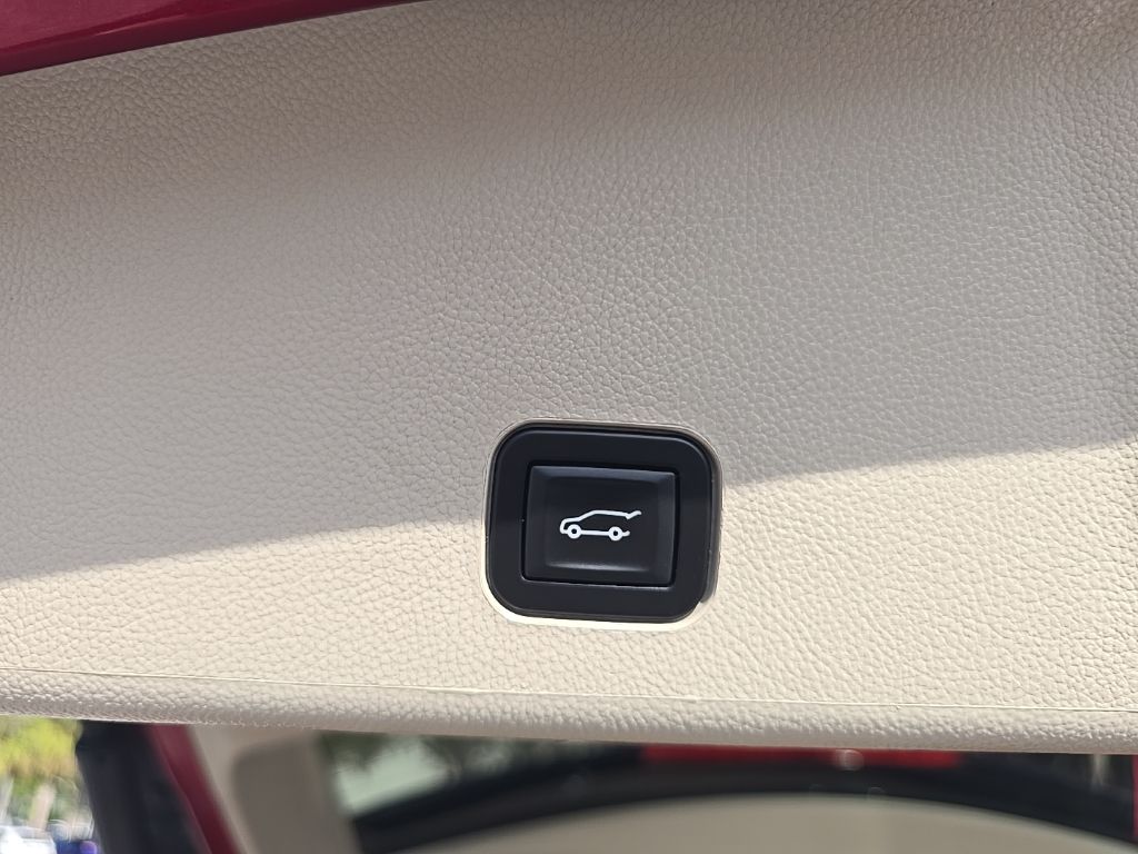 Thumbnail: 2016 Cadillac SRX - 25