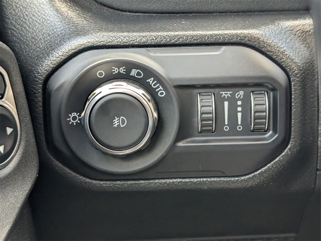 Thumbnail: 2022 Jeep Wrangler - 22