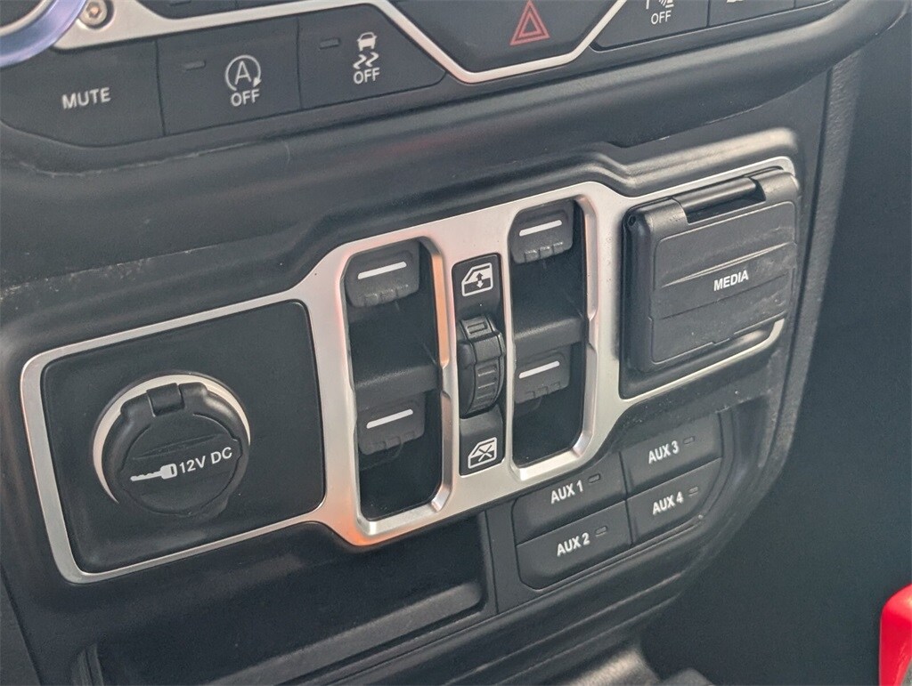 Thumbnail: 2021 Jeep Wrangler - 22