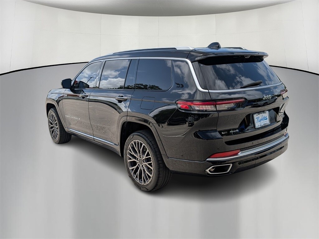 Thumbnail: 2022 Jeep Grand Cherokee - 5