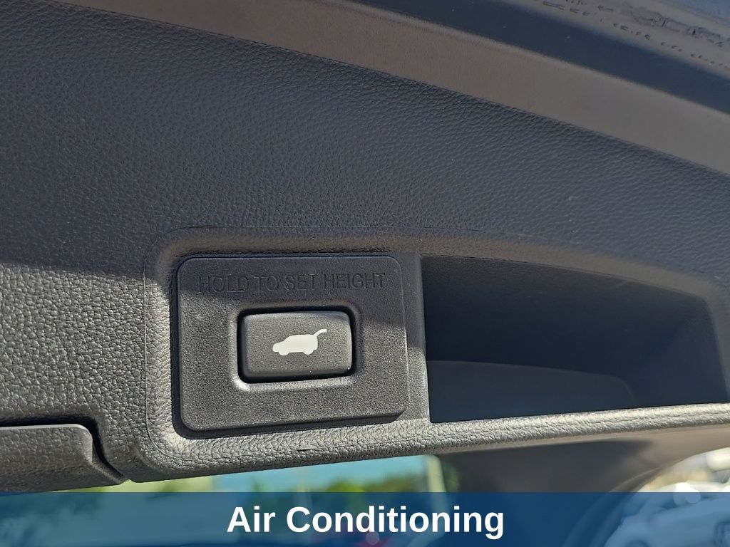 Thumbnail: 2025 Acura RDX - 10