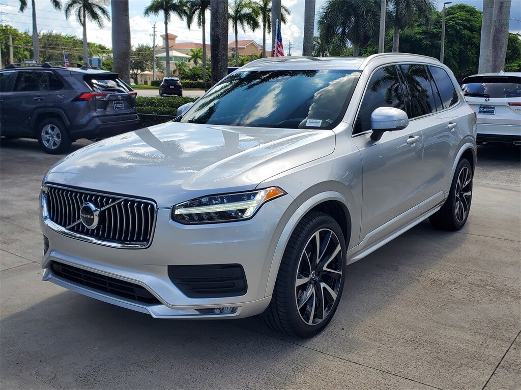 2022 Volvo XC90 T6 AWD Momentum photo 3