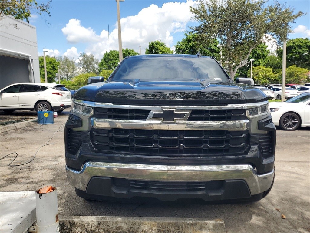 2024 Chevrolet Silverado 1500 LT photo 2