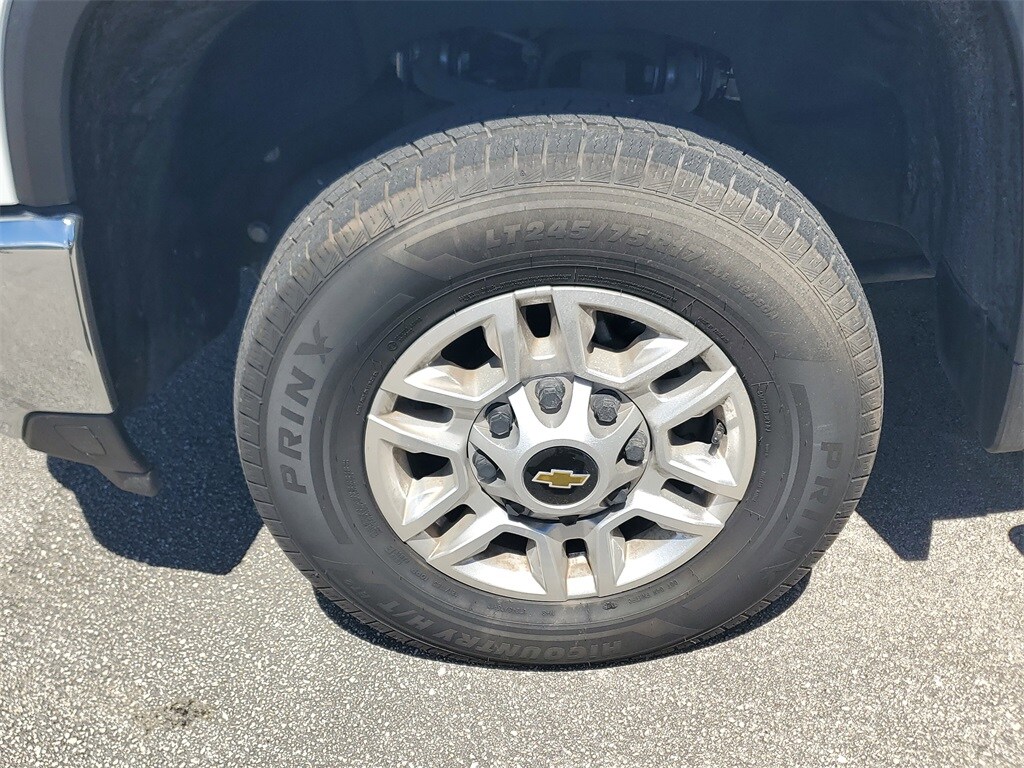 2024 Chevrolet Silverado 2500HD LT photo 2