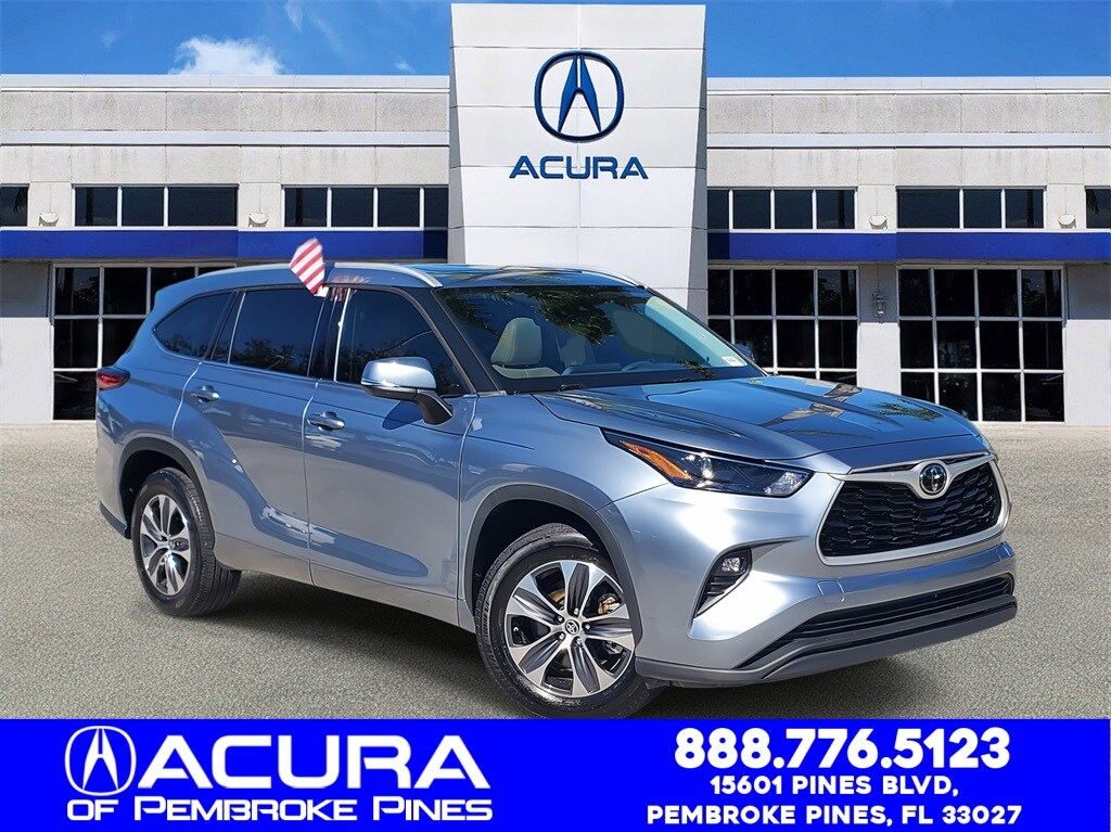 Used 2022 Toyota Highlander XLE XLE FWD