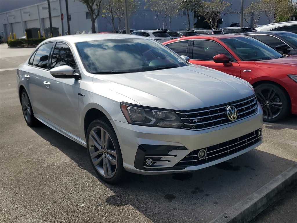 2018 Volkswagen Passat R-Line's photo