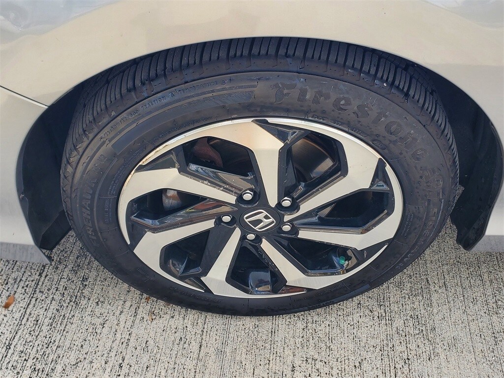 2017 Honda Accord EX photo 4