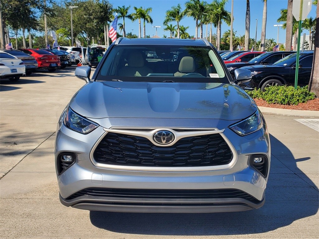 Used 2022 Toyota Highlander XLE XLE FWD