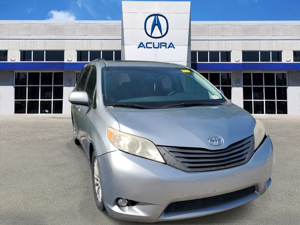Used 2014 Toyota Sienna XLE Van