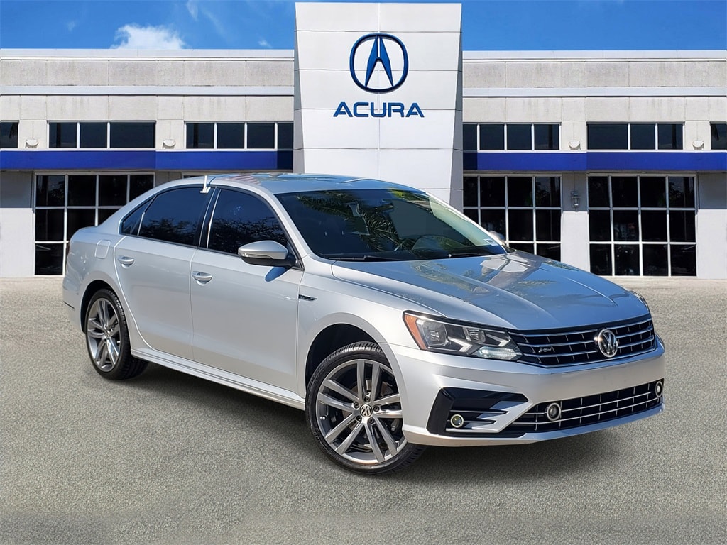 2018 Volkswagen Passat R-Line