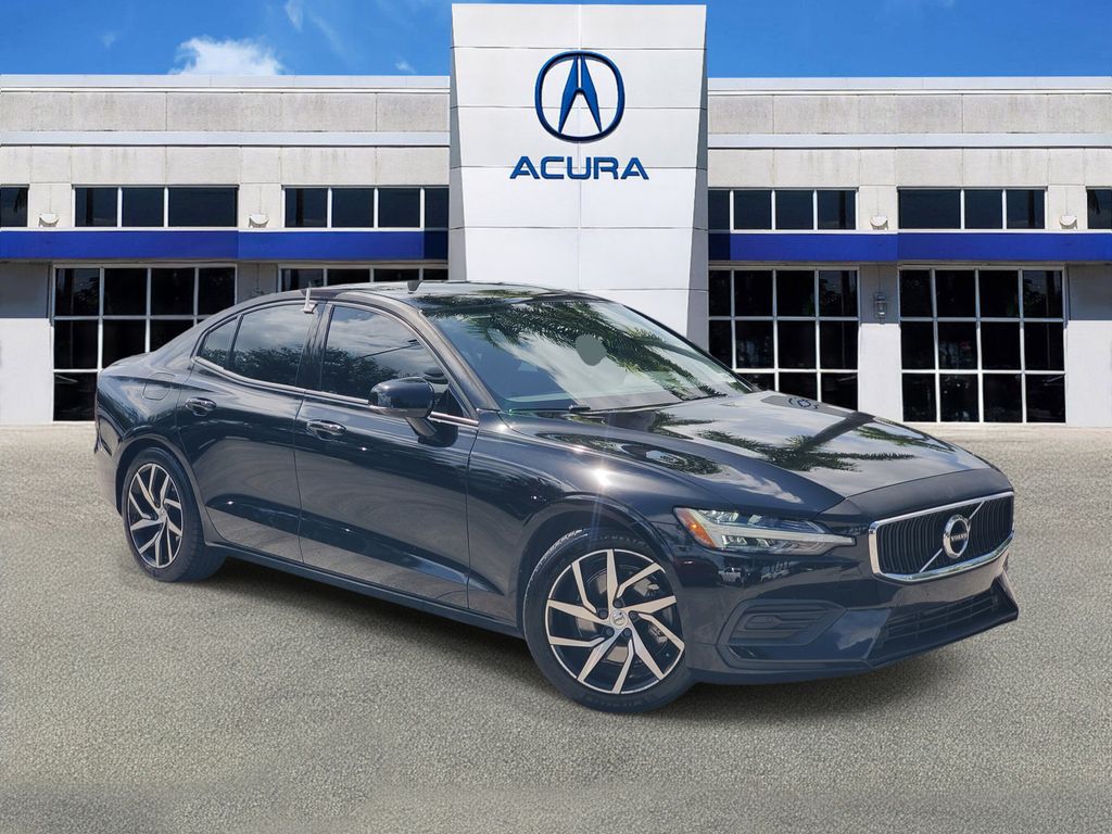 2020 Volvo S60 T5 Momentum's photo