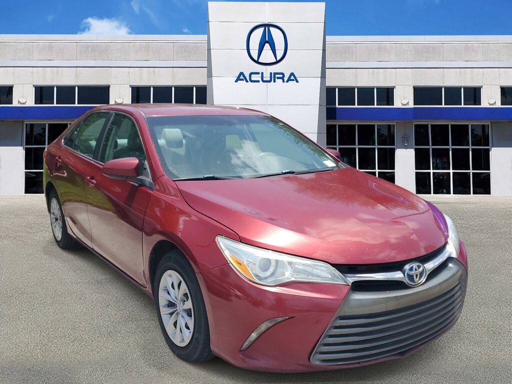 Used 2015 Toyota Camry Hybrid LE Sedan