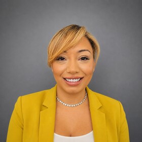 Staff member Samantha Gil from c722f93037b6