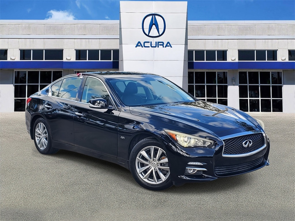 2017 INFINITI Q50 Premium's photo