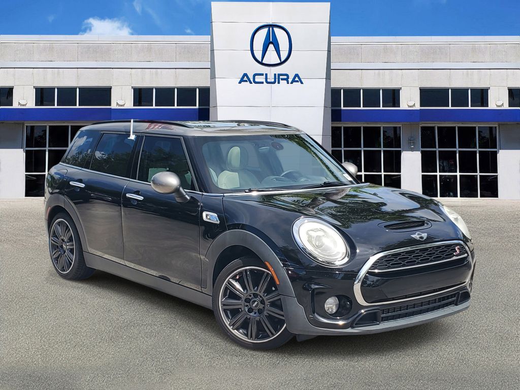 2017 MINI Clubman Cooper S's photo
