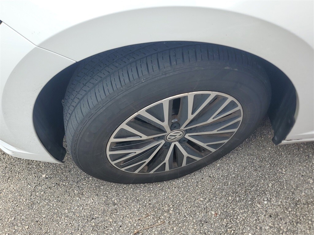 Used 2021 Volkswagen Jetta SE SE Auto