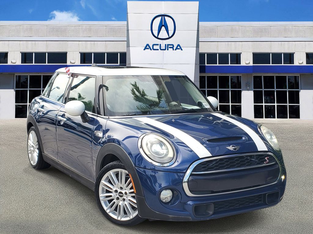 2015 MINI Cooper S 4 Door's photo