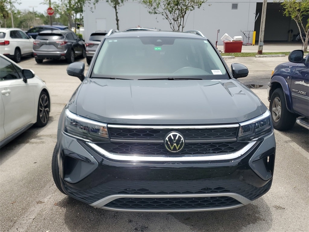 Used 2022 Volkswagen Taos SE with VIN 3VVLX7B23NM023357 for sale in Pembroke Pines, FL
