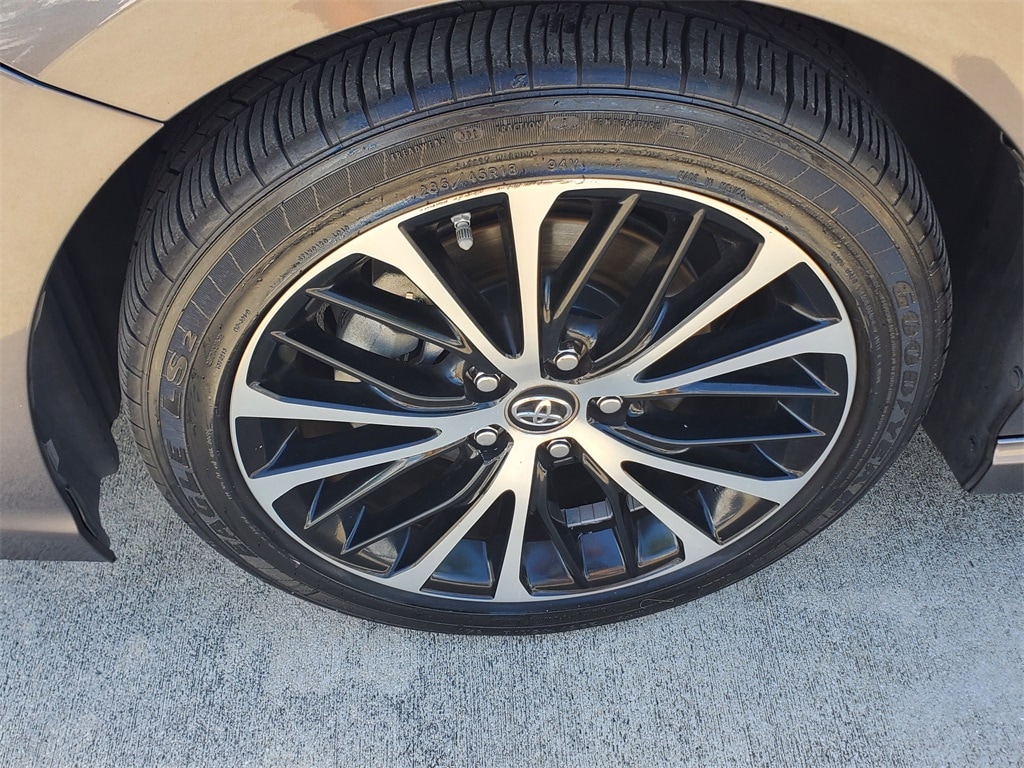 Used 2018 Toyota Camry SE SE Auto