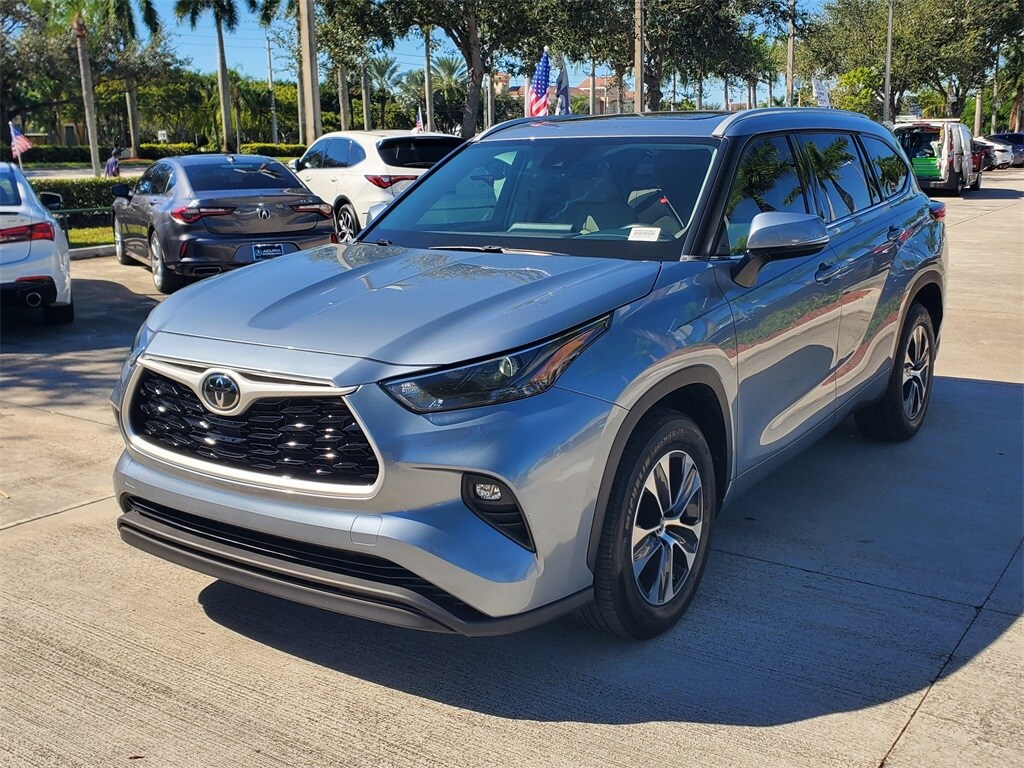 Used 2022 Toyota Highlander XLE XLE FWD