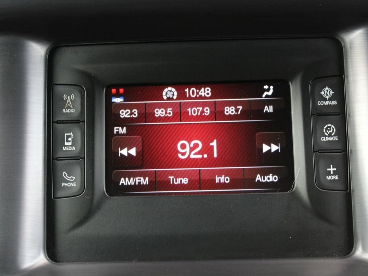 Used 2016 Bright White Clearcoat Dodge SE image 18