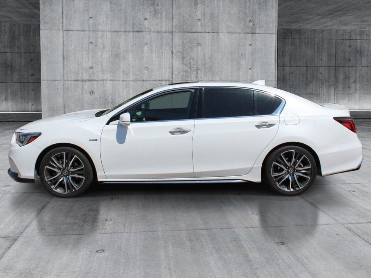 Used 2020 Platinum White Pearl Acura Advance Package SH-AWD image 2