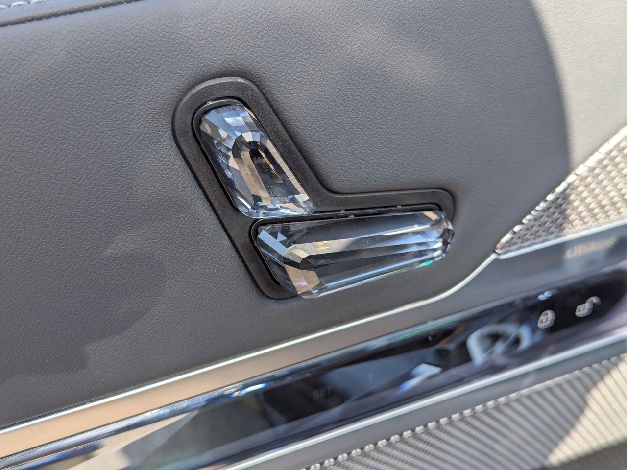 Used 2024 Black Sapphire Metallic BMW 740i image 29