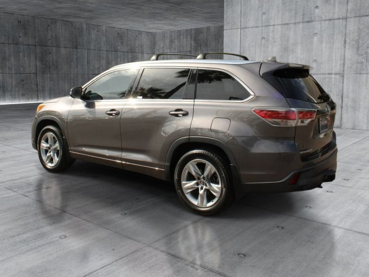 Used 2016 Predawn Gray Mica Toyota Limited image 3