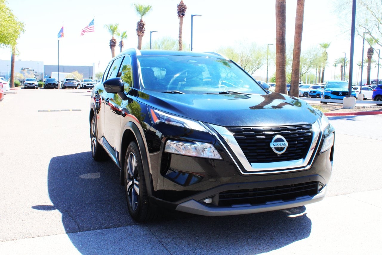 Used 2021 Super Black Nissan SL image 8